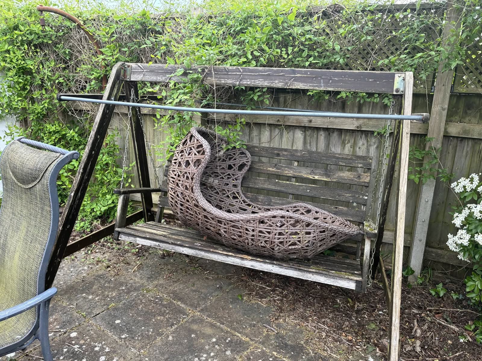 Castle Cary Garden Waste and Item Clearance project photo 3