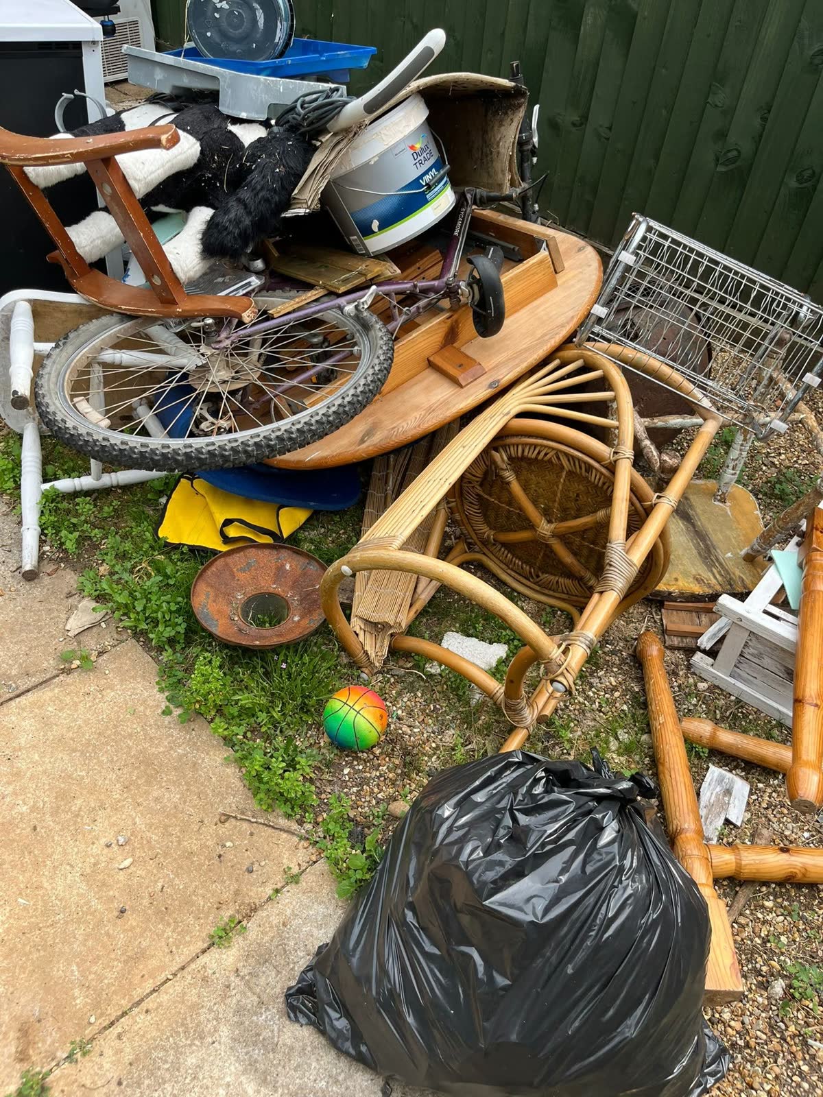 End-of-Tenancy Garden Waste Clearance project photo 3