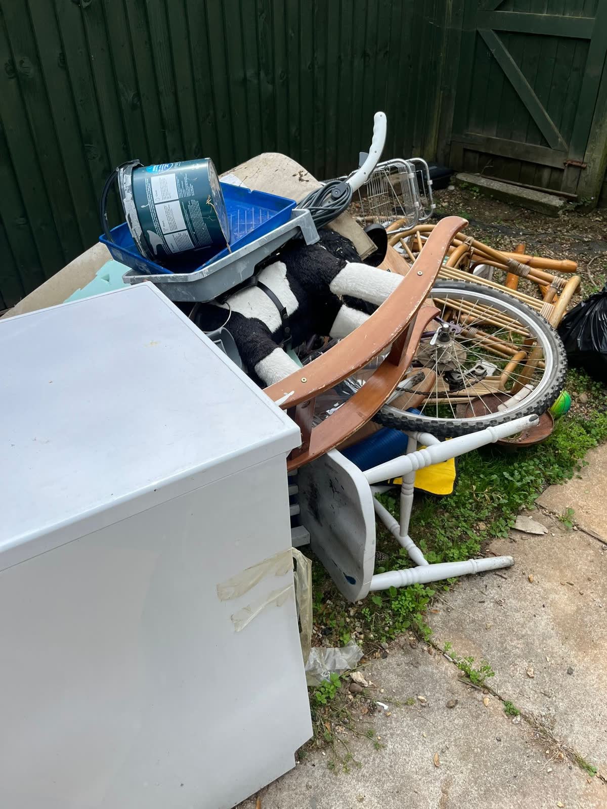 End-of-Tenancy Garden Waste Clearance project photo 4