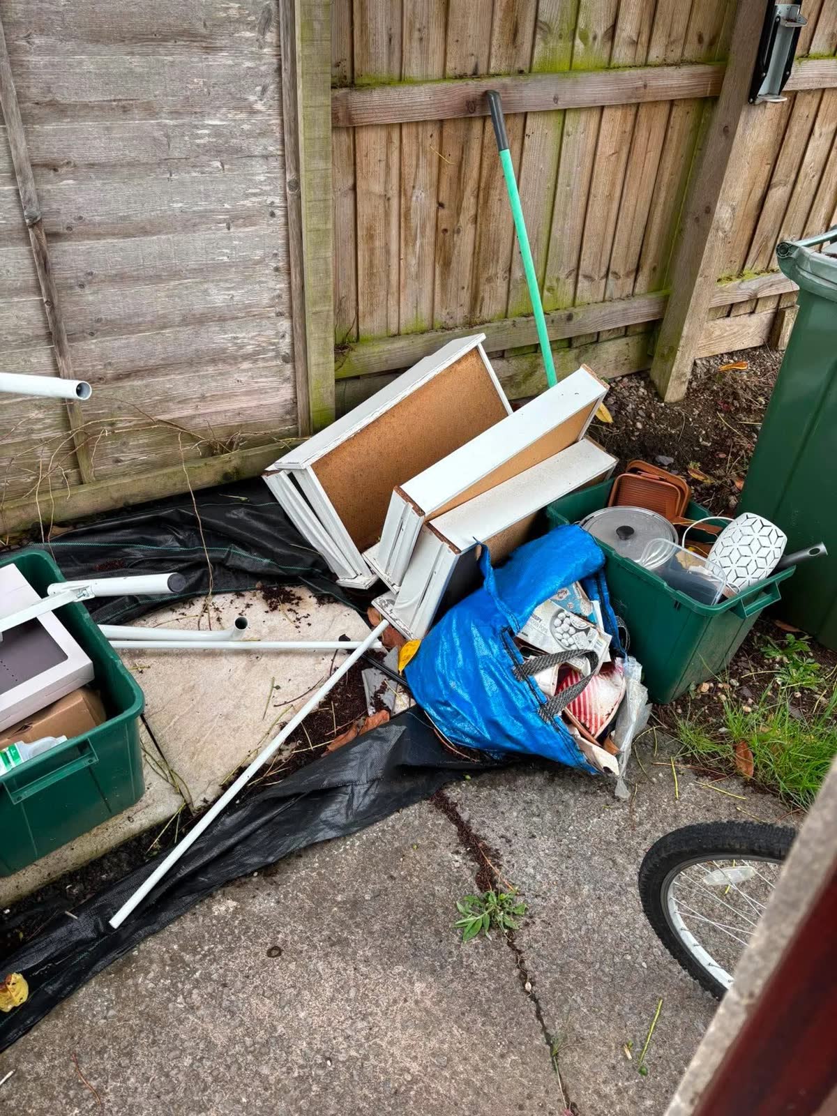 Returning-Client Mixed Waste and Patio Clearance project photo 1